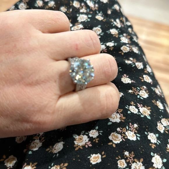 925 Sterling Silver 10ct Moissanite Ring, Fast Creative Ring, with box - Picture 4 of 10